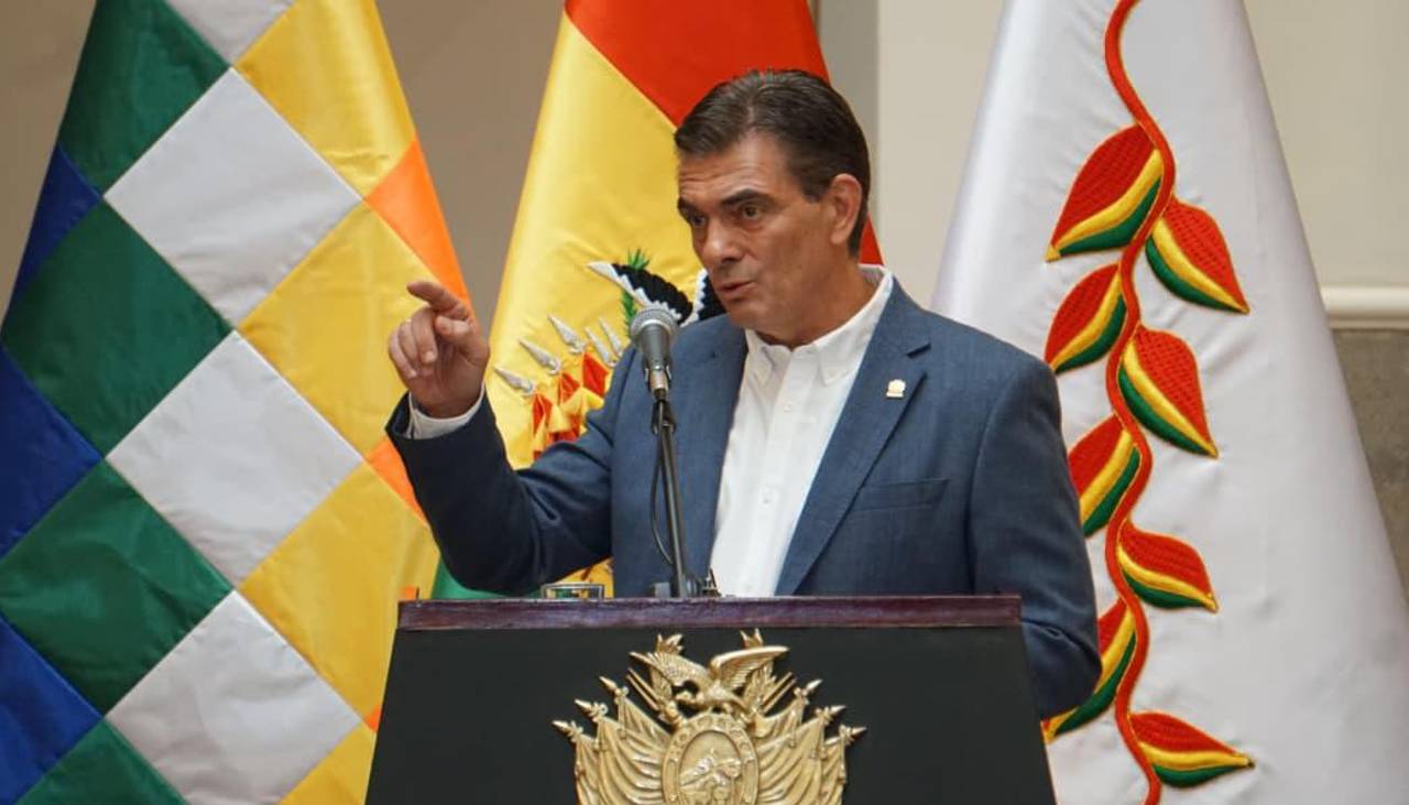 Paz confirma viaje a Europa y dice que pedirá al Legislativo una fecha para presentar el informe oral sobre su gestión