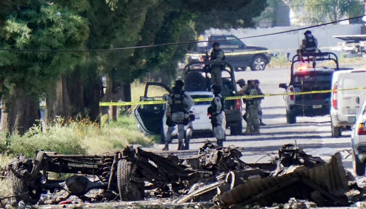 Tres policías heridos deja explosión de un coche bomba en el centro de México