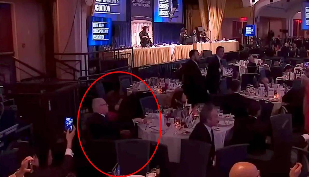 Un invitado se hace viral por seguir comiendo tras el tiroteo en la cena de corresponsales