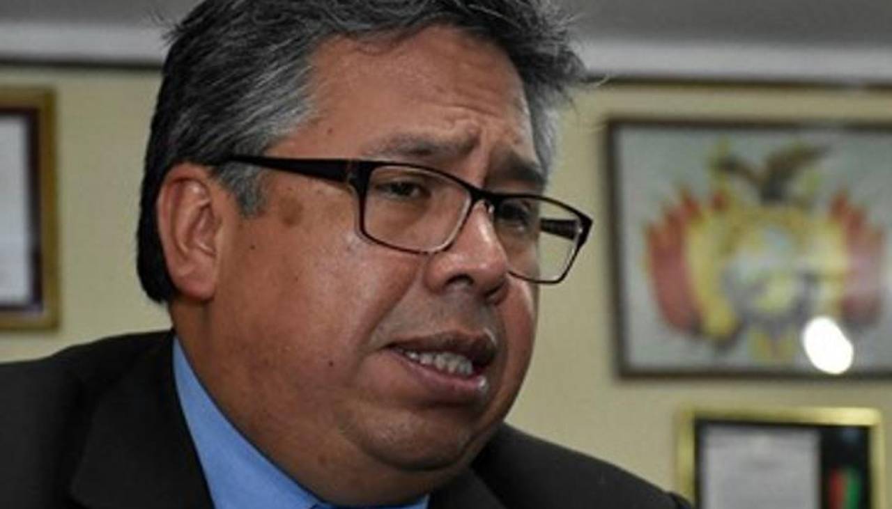 Colegio Médico de La Paz alerta que hay desabastecimiento de medicamentos y apunta a la falta de dólares