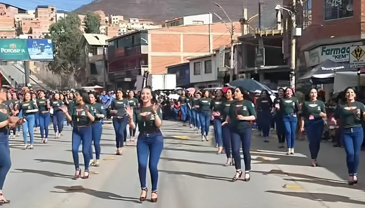 Accidente en Ch’utillos: Pese a la suspensión dispuesta por la Alcaldía, bailarines continuaron con el convite