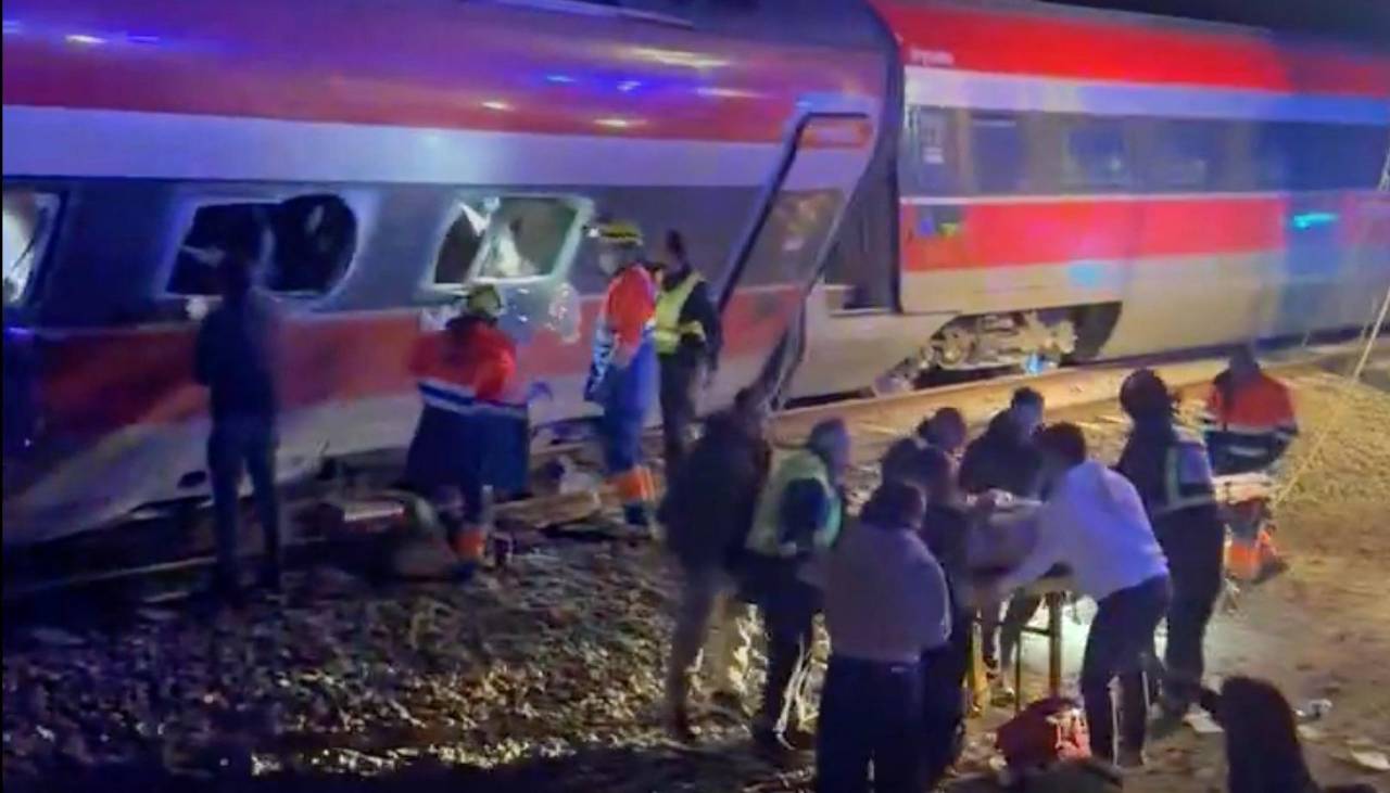 Sube a al menos 39 los muertos por la colisión de dos trenes en España