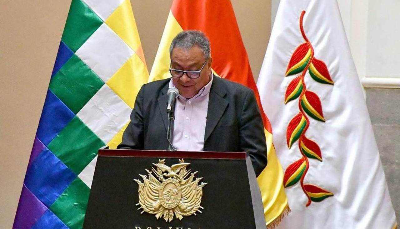 Ministro de Educación dice que se analiza la posibilidad de transferir institutos a las gobernaciones