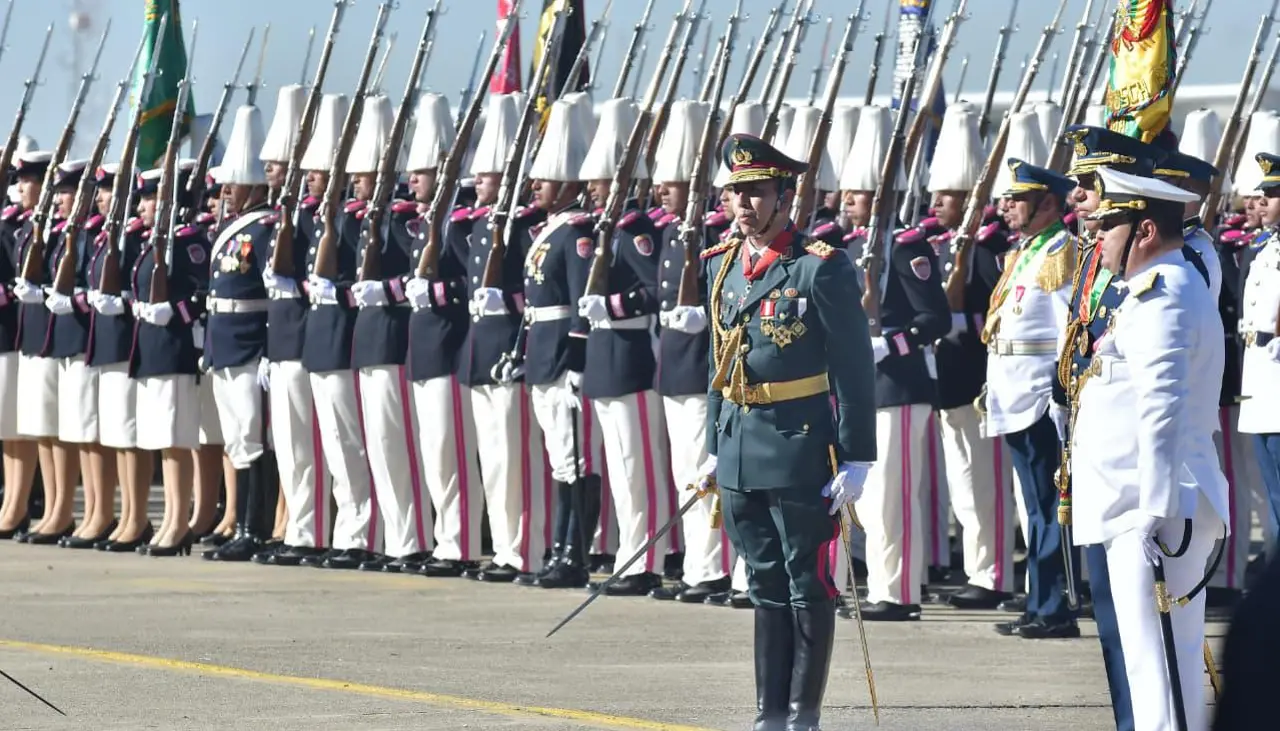 Las Fuerzas Armadas celebran su aniversario 201 con una Parada Militar en El Alto