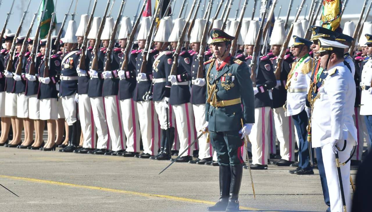 Las Fuerzas Armadas celebran su aniversario 201 con una Parada Militar en El Alto