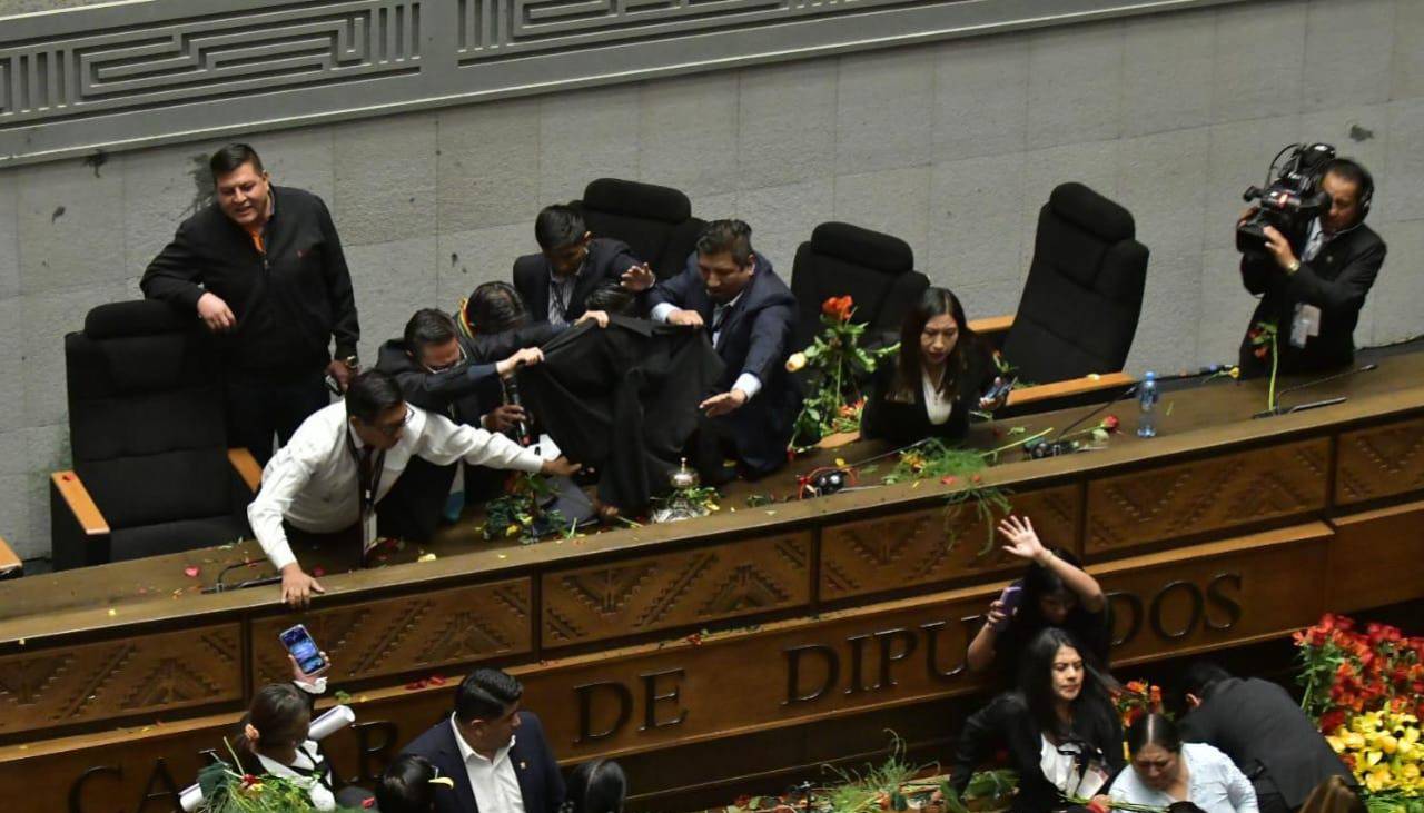 Gobierno no asistirá a diálogo con evistas tras “la violencia” en la Asamblea Legislativa, señala viceministro Villca 