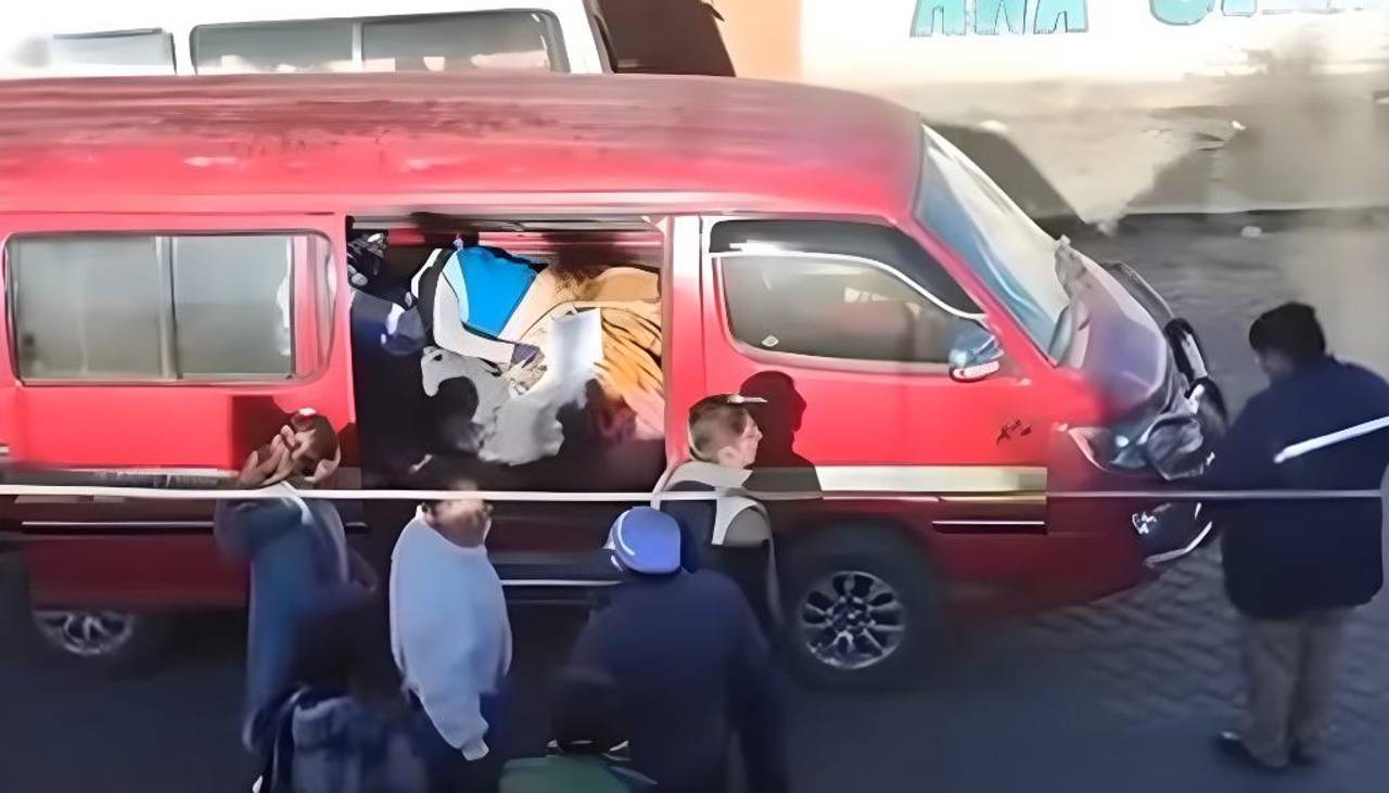 Mujer muere en un minibús al intentar llegar al hospital, pero “no la dejaron pasar en un bloqueo”, denuncia Derechos Humanos