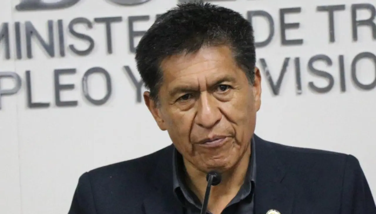 Ministro de Trabajo, Edgar Morales, “pone a disposición su cargo” en medio de los conflictos