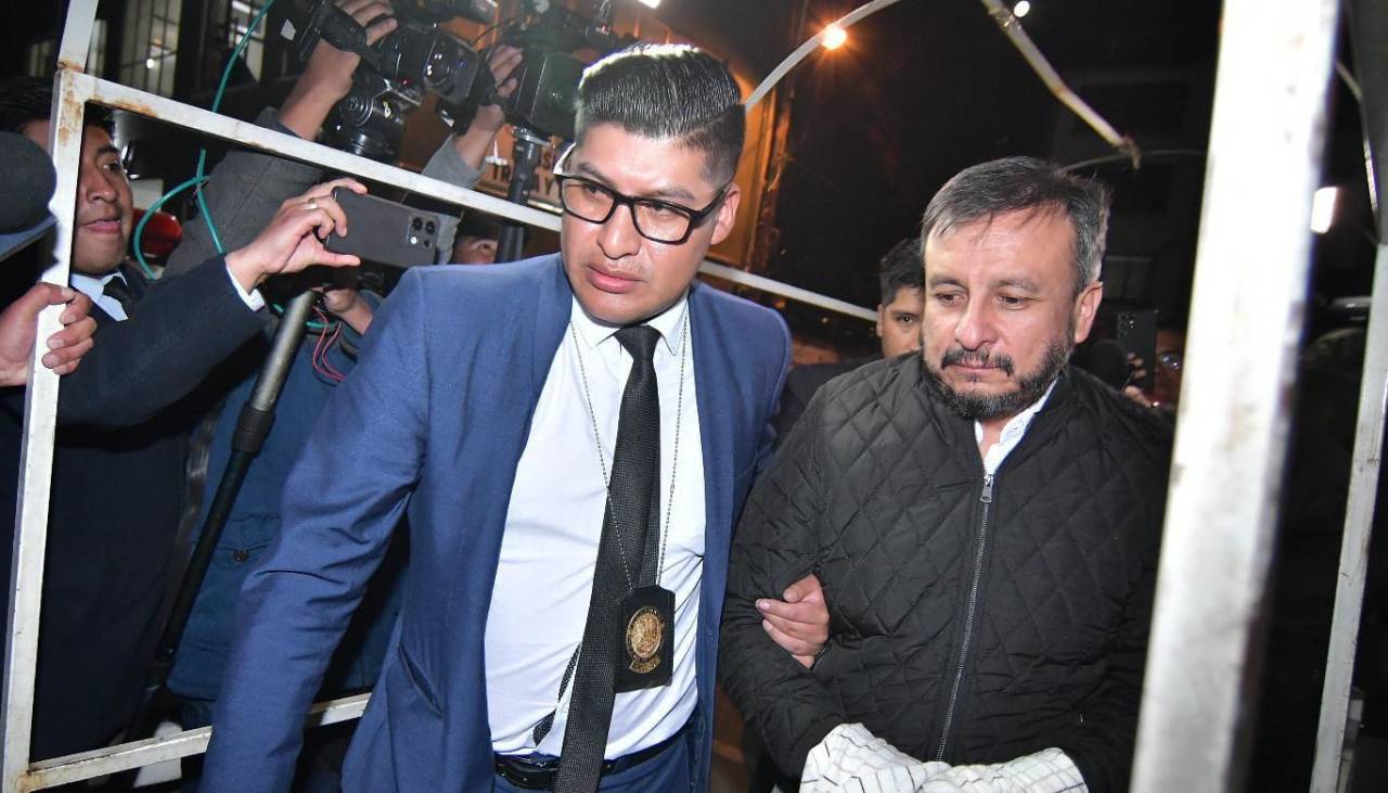 Tras prestar su declaración, el exministro Medinaceli es trasladado a celdas policiales