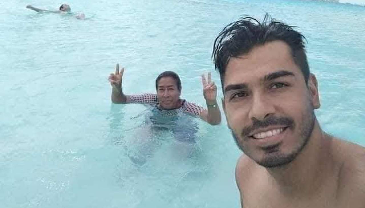 “Ella es la que más se merece”: Hombre deja a su esposa y lleva a su madre de vacaciones a Cancún 