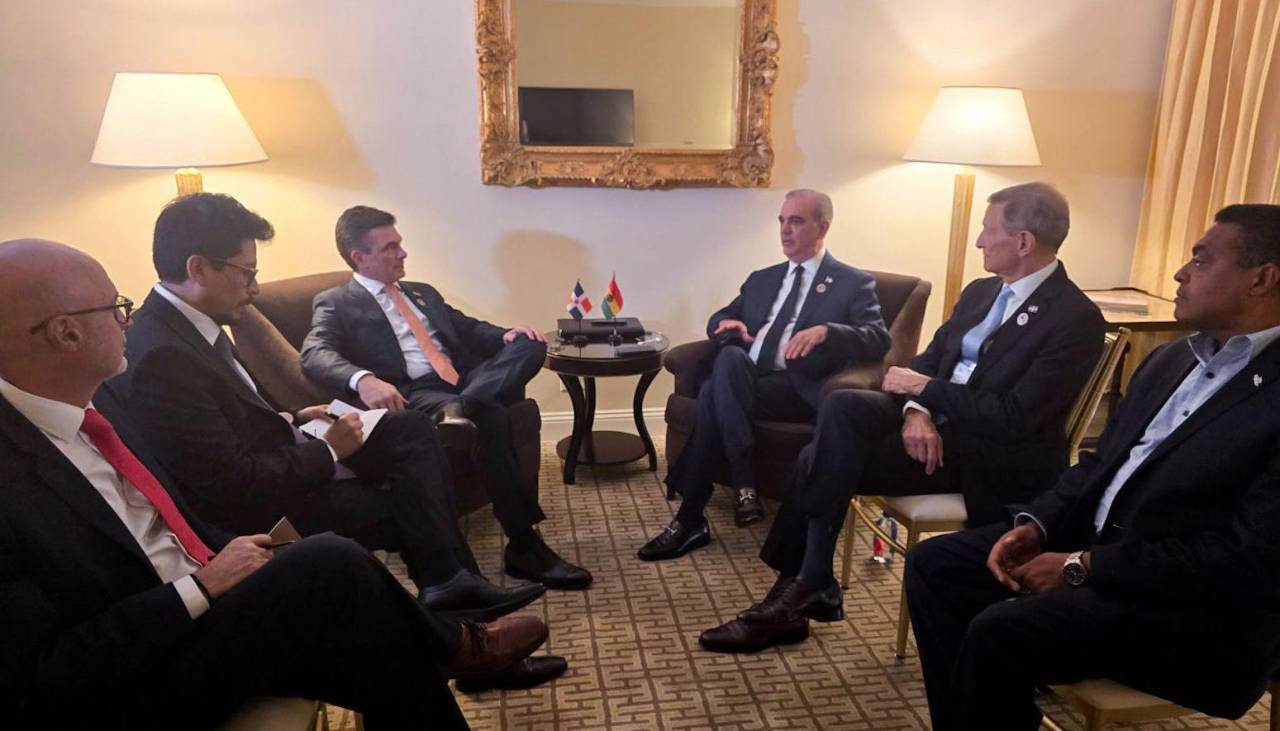 Rodrigo Paz mantiene reuniones bilaterales con presidentes latinoamericanos durante la Cumbre en EEUU