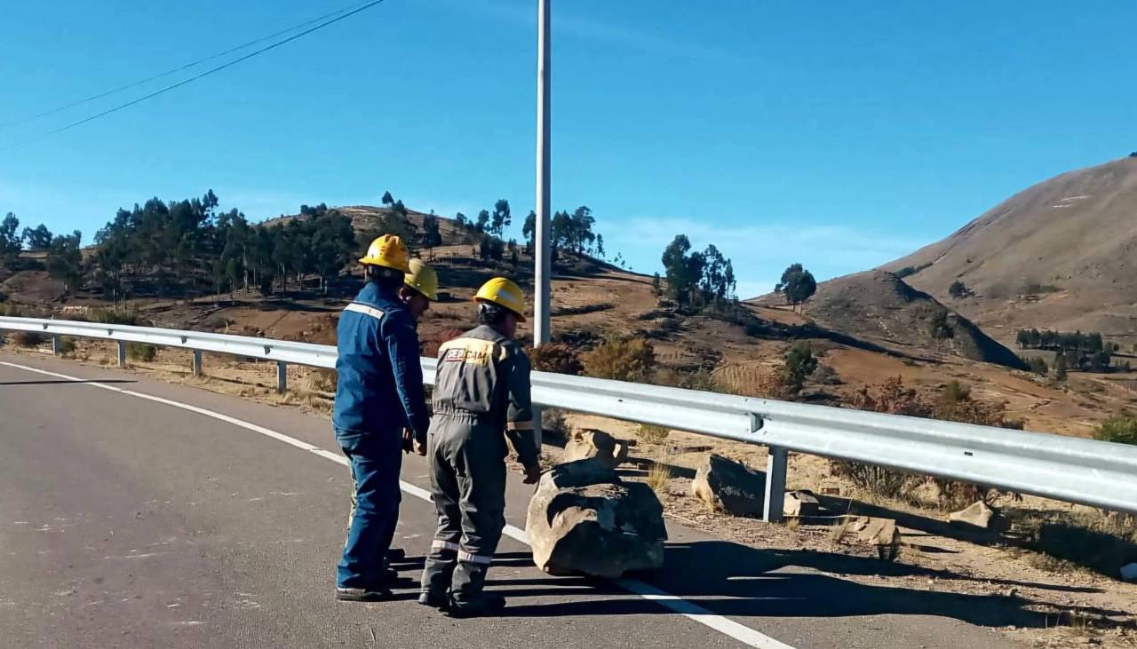 Bloqueos en la carretera Santa Cruz-Sucre obligan a usar rutas alternas que suman 5 horas al viaje
