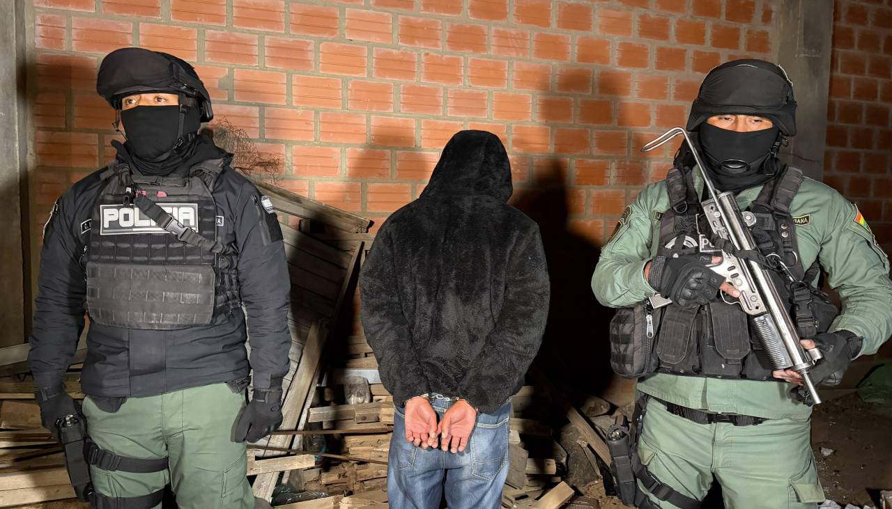 La Policía halla el centro de operaciones de atracadores en El Alto; cae uno de los sindicados