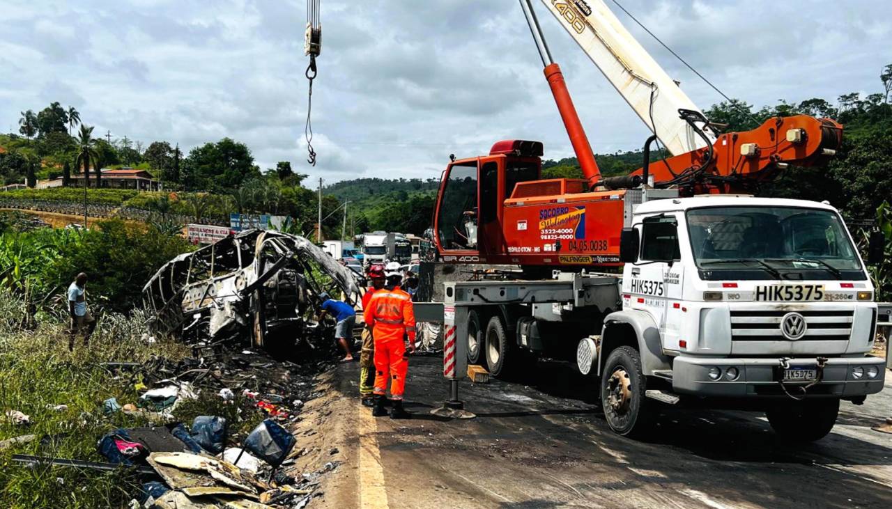 Suben a 41 los muertos en un accidente de tres vehículos en Brasil