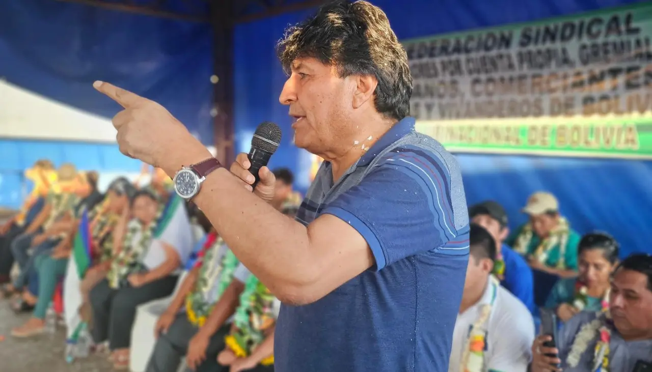 Evo dice que se movilizó a policías a embajadas para detenerlo; el Gobierno lo descarta