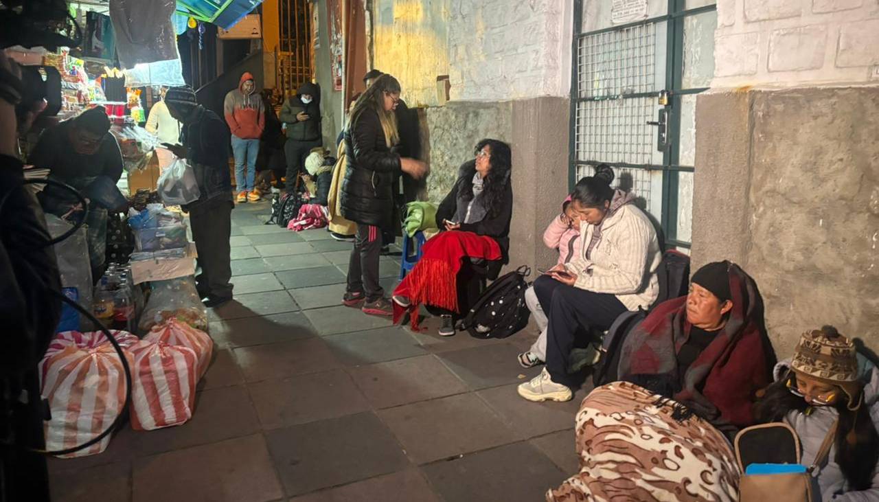 Colapso, falta de medicamentos y fallas en equipos agravan la crisis en los hospitales de Clínicas y de la Mujer en La Paz