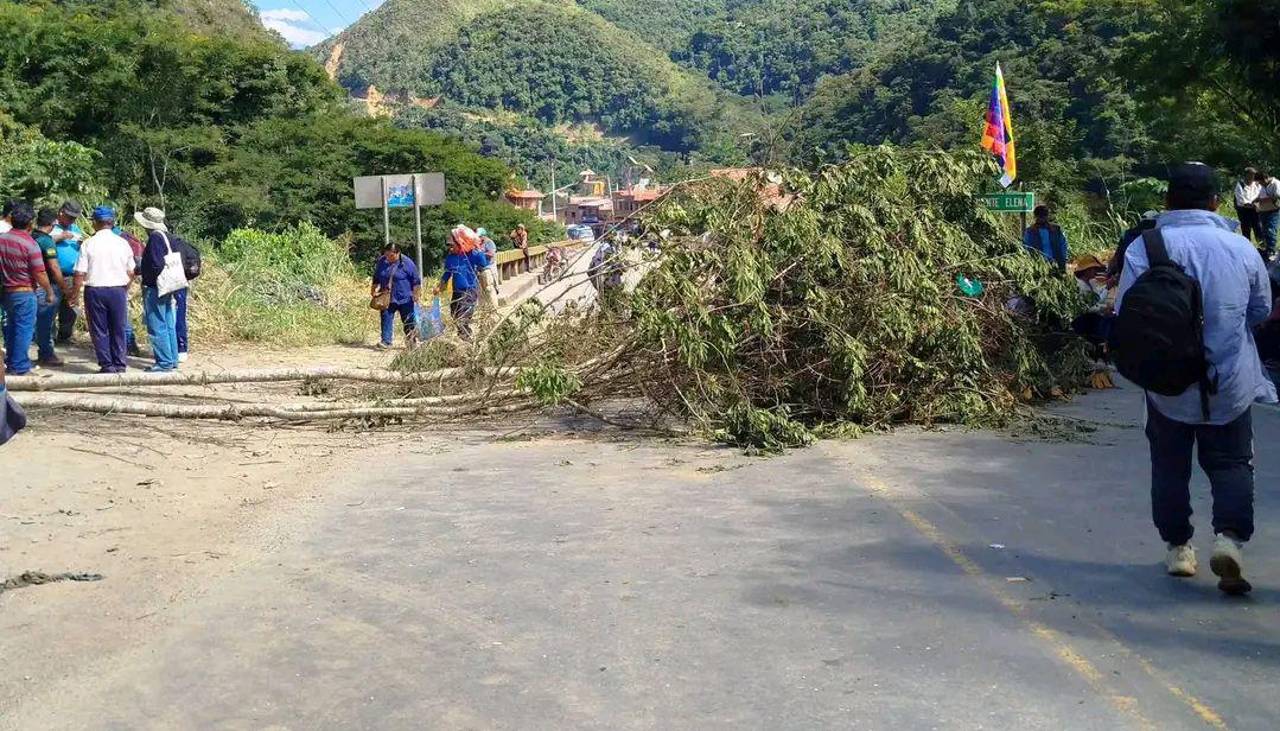 Diputado yungueño pide intervención policial para levantar bloqueos en el norte de La Paz