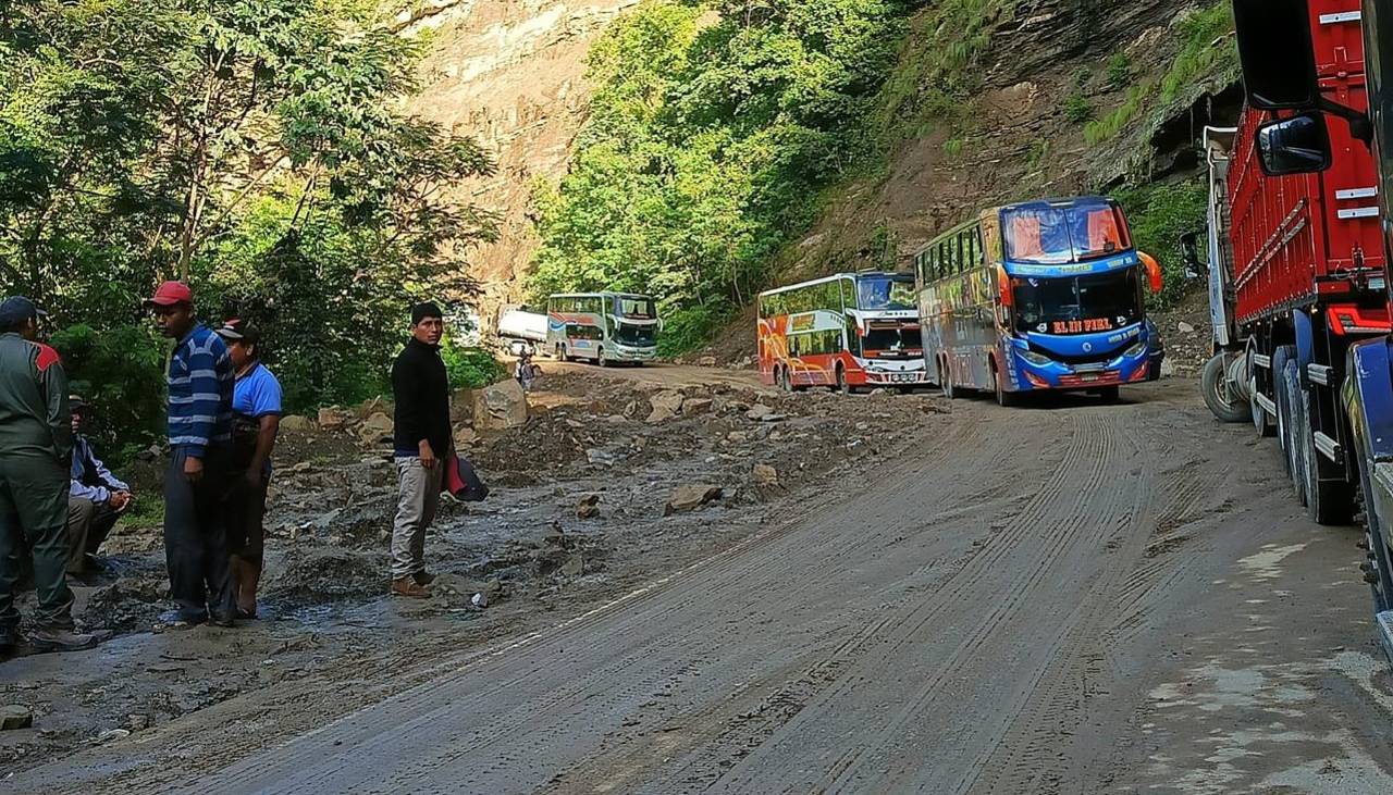 ABC dispone cierre temporal del tránsito en un tramo de la ruta hacia los Valles cruceños por las intensas lluvias