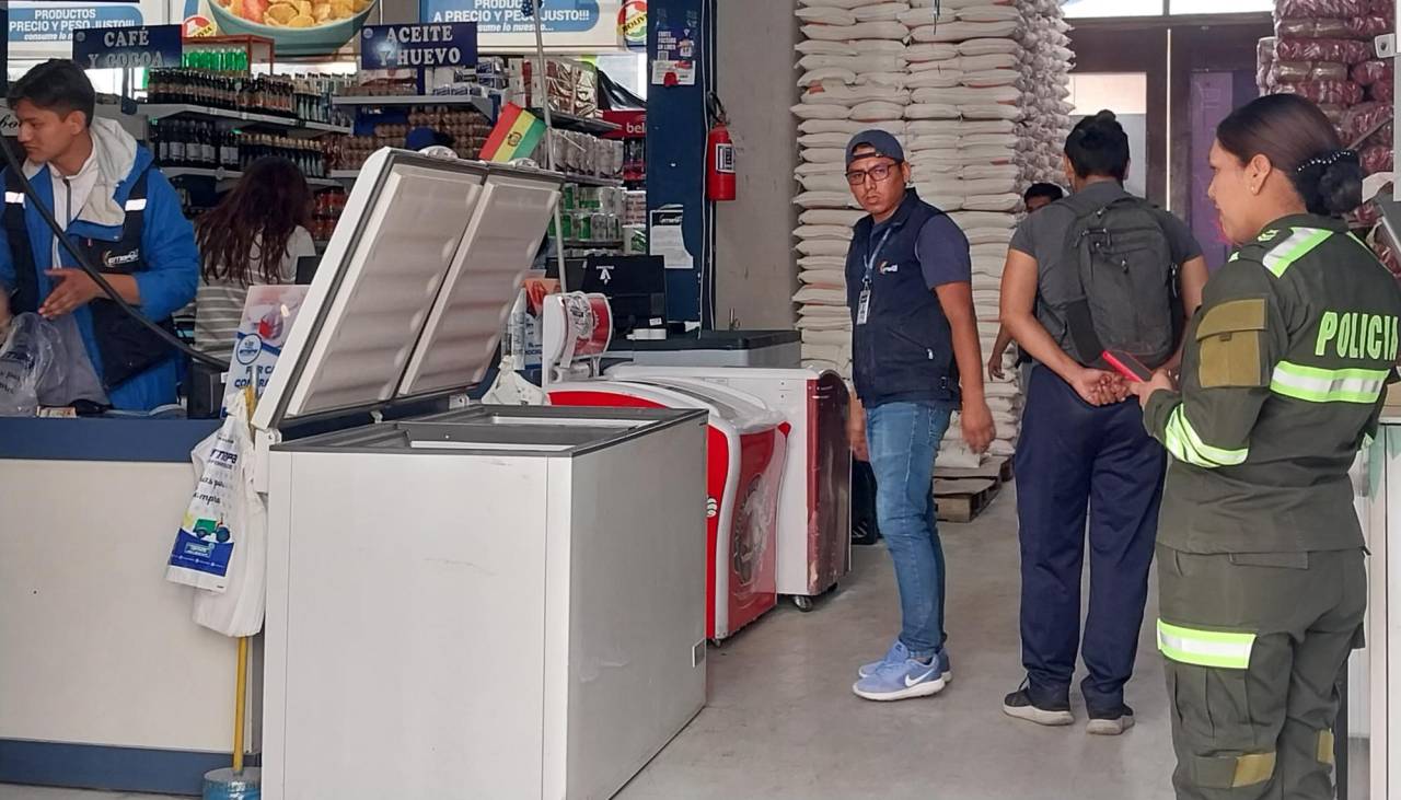 Persisten las largas filas en Emapa por arroz, en Cochabamba solo hay 270 cupos para este jueves