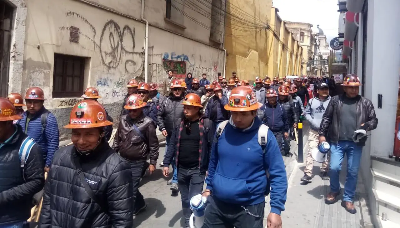 La COB retoma sus movilizaciones contra el DS 5503 y marcha hasta la plaza Murillo