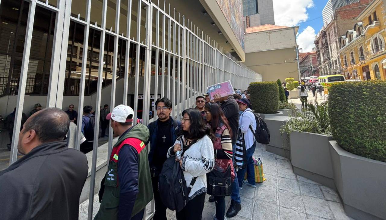 “Yo no sé manejar aplicaciones”: Comerciantes desconocen el mecanismo de control de billetes serie B