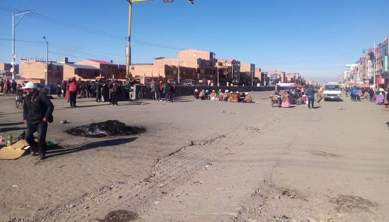 Bolivia amanece este jueves con 18 puntos de bloqueos en carreteras por conflictos sociales