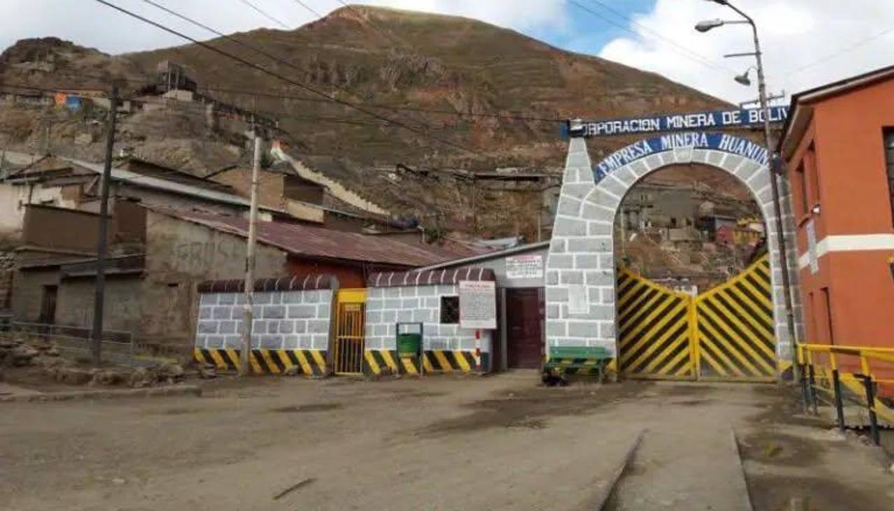 Gobierno confirma la muerte de dos militares y dos trabajadores tras caer una bocamina en Huanuni