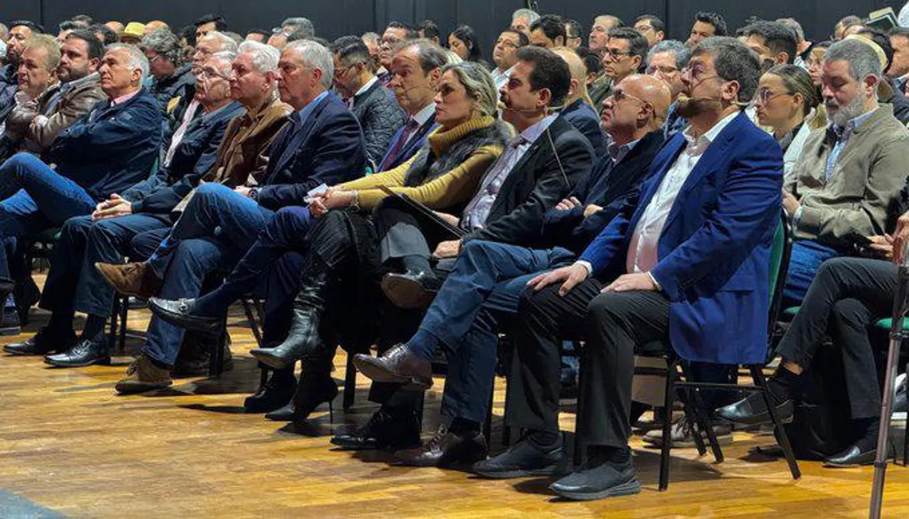 Foro Agropecuario se inicia con Samuel, Manfred y Tuto; Andrónico no asiste pese a haber confirmado su presencia