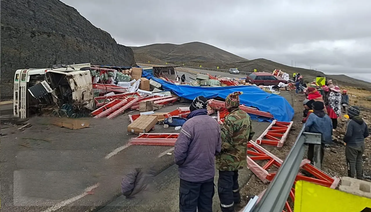 Tragedia en Navidad: Choque entre dos vehículos deja un fallecido y tres heridos