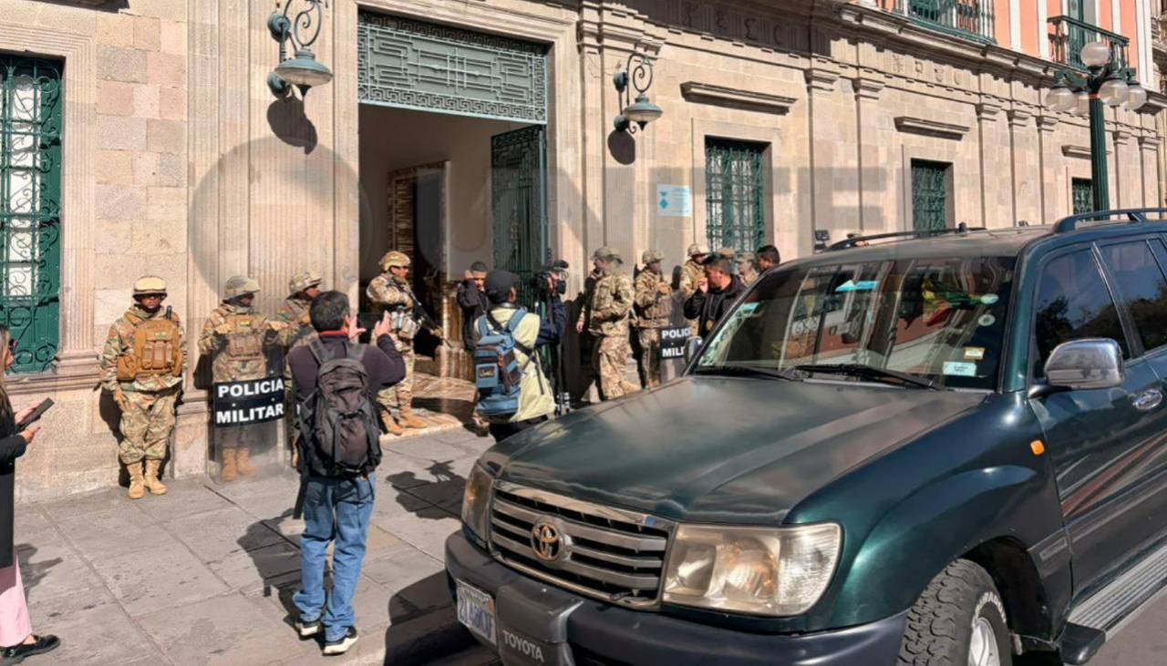 Paz promulgará la ley que regula los Estados de excepción al mediodía de este lunes, anuncia el Gobierno; llegan a Palacio los jefes militares y policiales