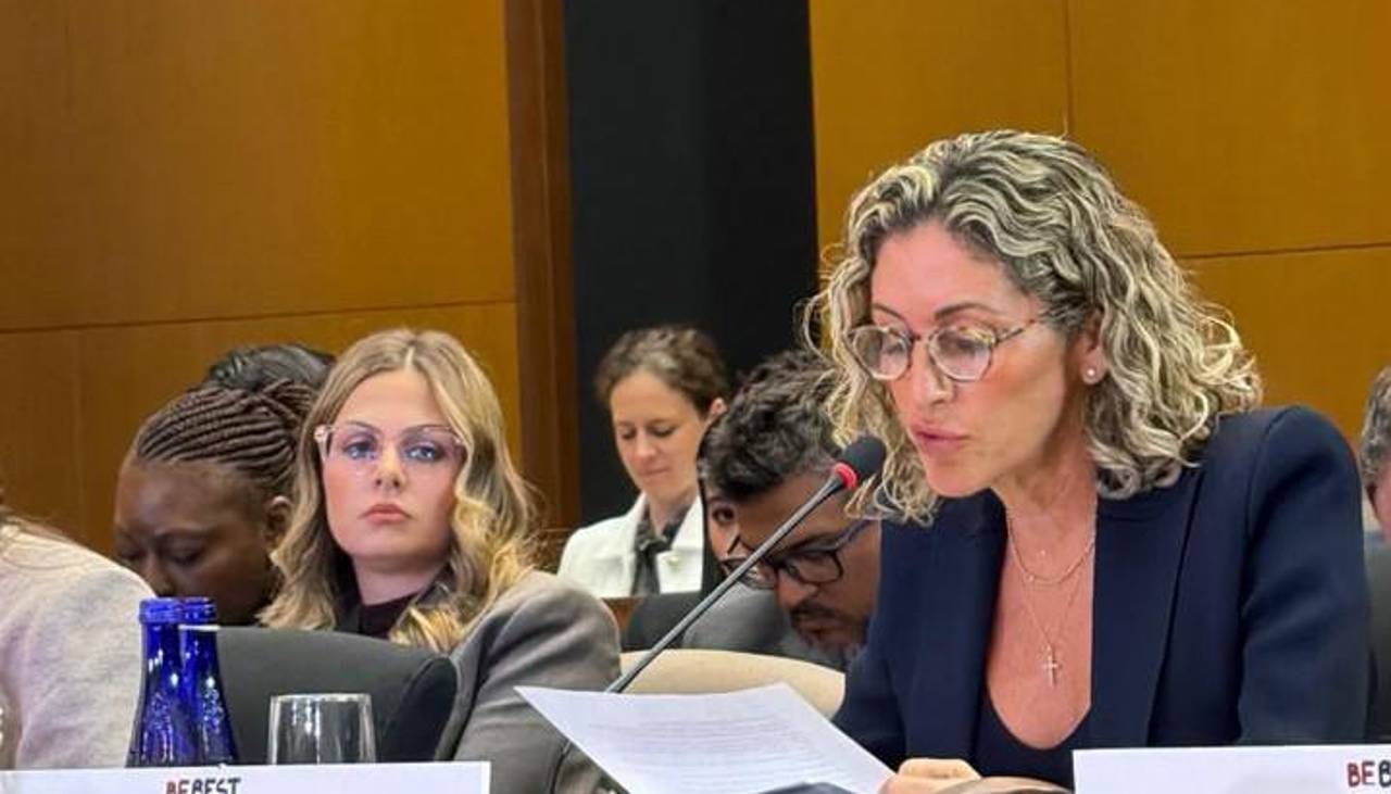 Primera dama de Bolivia participa en la cumbre sobre educación digital que impulsa Melania Trump en EEUU