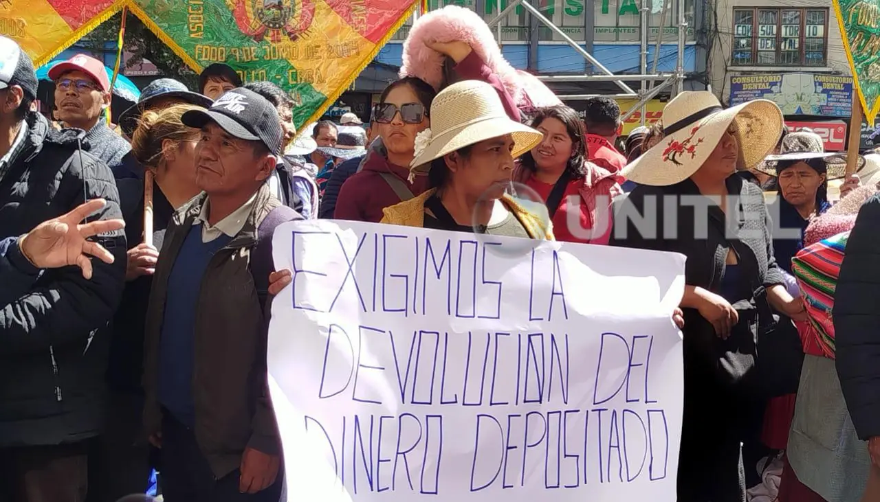 Panificadores protestan en puertas de Emapa para exigir la devolución del depósito para la harina subvencionada