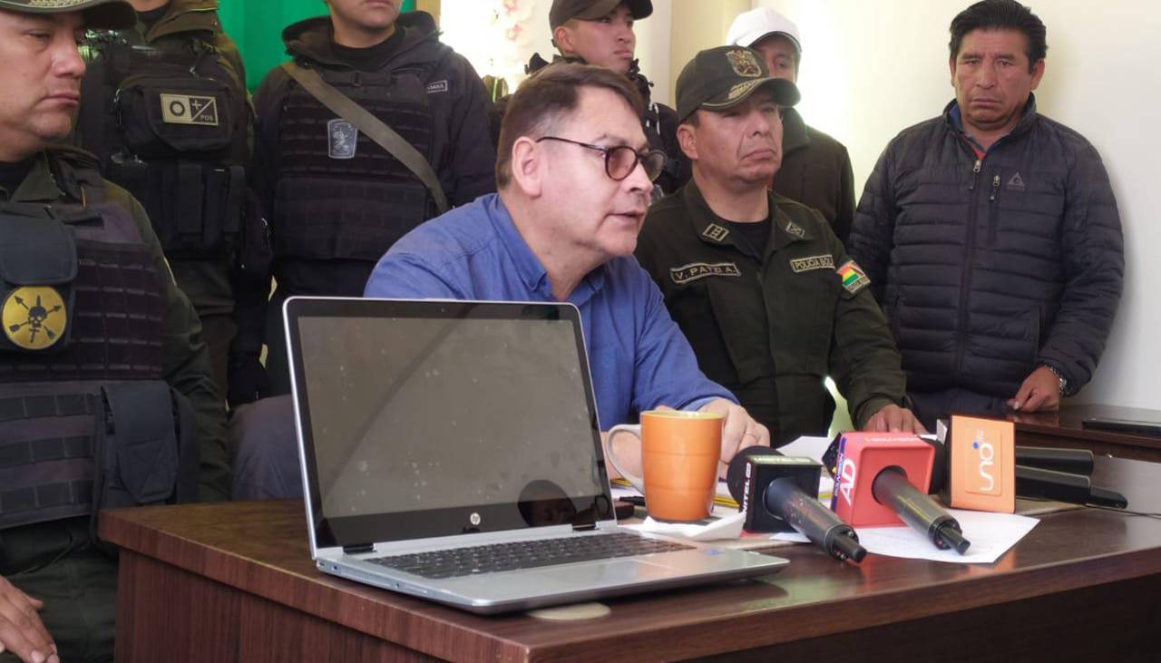 Aguilera revela que secuestraron y asesinaron “con dinamita” a uno de los policías en los conflictos