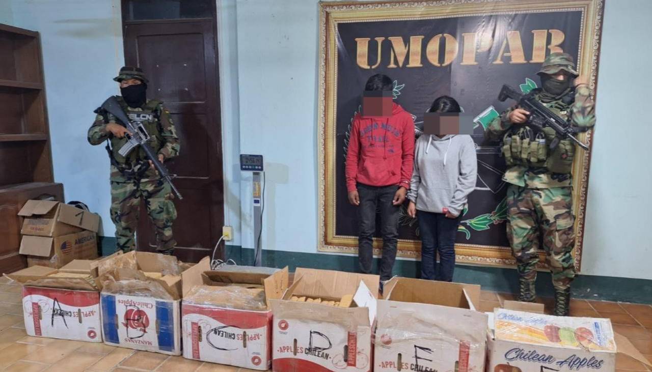 Sorprenden a dos jóvenes viajando en un bus con 168 paquetes de marihuana camufladas en cajas de frutas