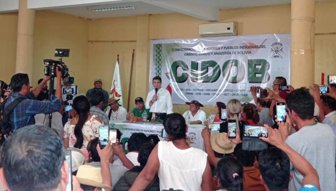 Rodrigo Paz firma acuerdo con indígenas del oriente y por la tarde se reúne con alcaldes del MAS 