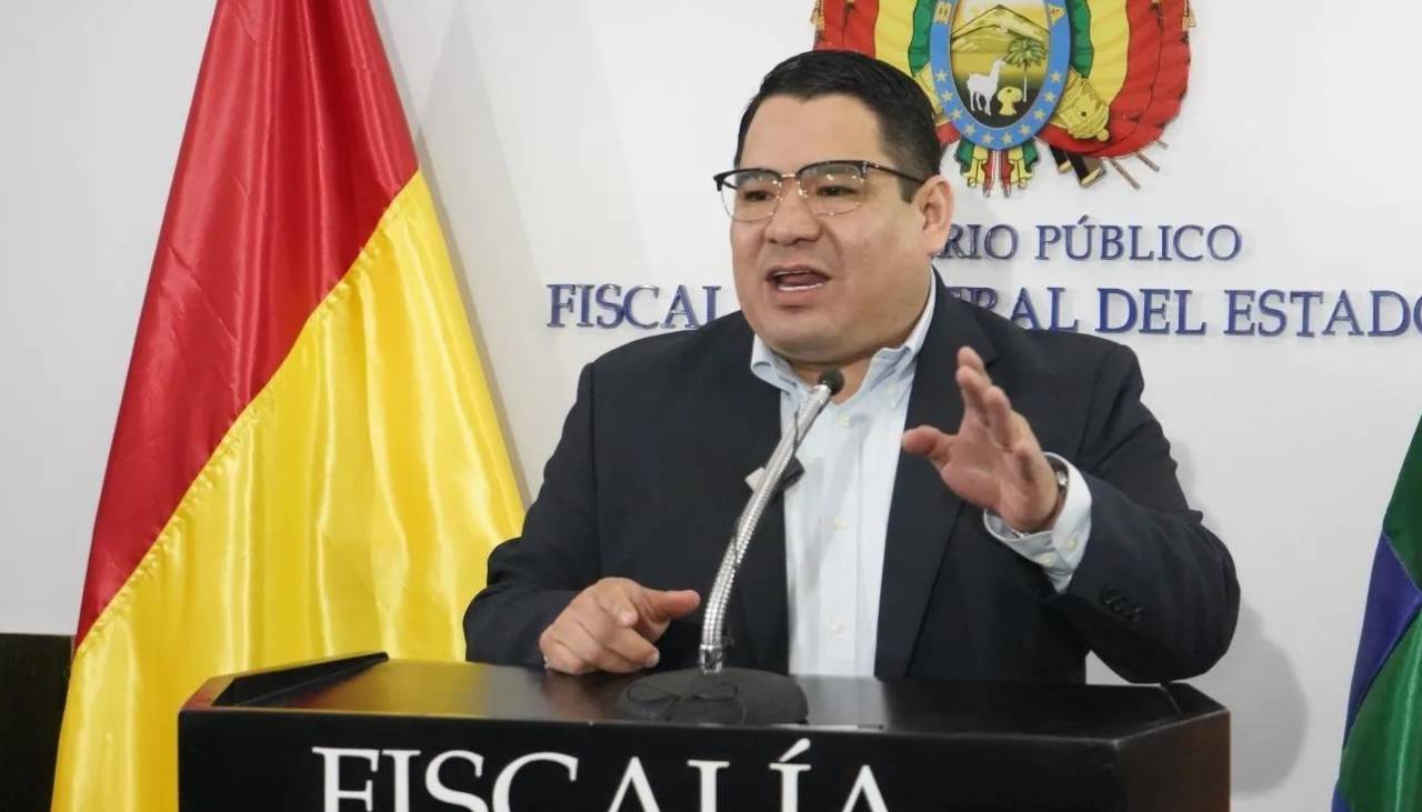 Fiscalía dice que evaluará si admite, observa o desestima la denuncia contra la esposa del presidente