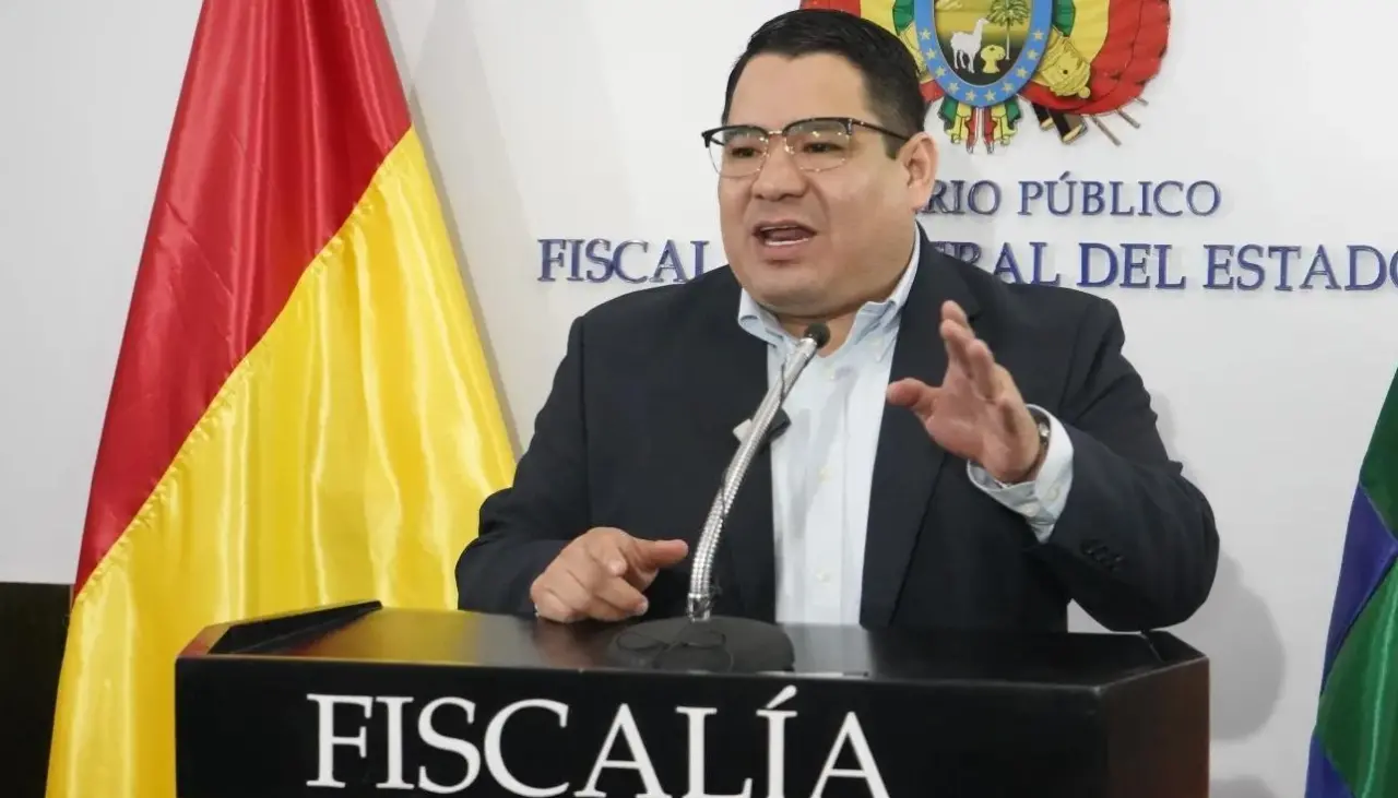 Fiscalía dice que evaluará si admite, observa o desestima la denuncia contra la esposa del presidente