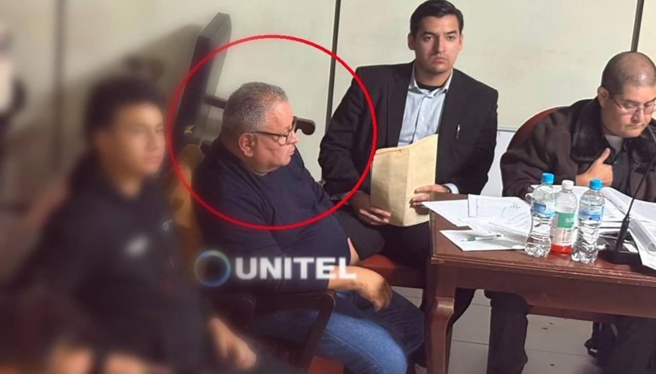 “¿Por qué Jhonny Fernández no está aquí?”, dice el exsecretario municipal Mario Centellas al llegar a su audiencia