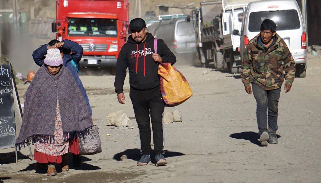 Bloqueos en Viacha, Río Seco y Calajahuira cercan a La Paz; ABC registra 22 puntos de corte en el país