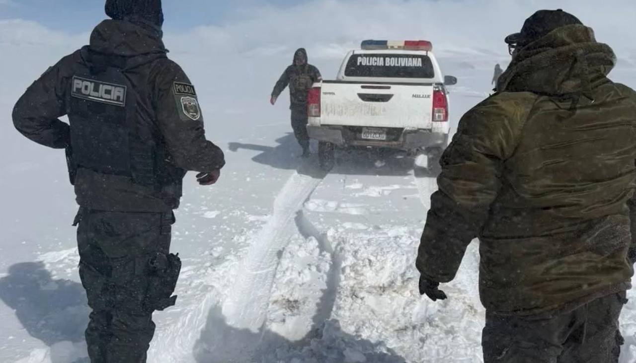 EEUU agradece a la Policía Boliviana por el rescate de turistas atrapados en una intensa nevada Uyuni 