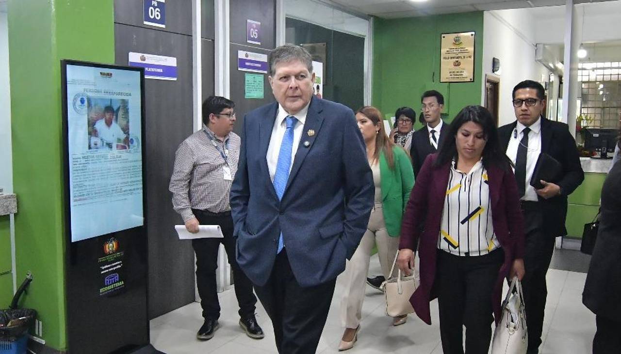 Ministro de Hidrocarburos y Fiscalía se reúnen para tratar el avance de la investigación por la gasolina “desestabilizada”