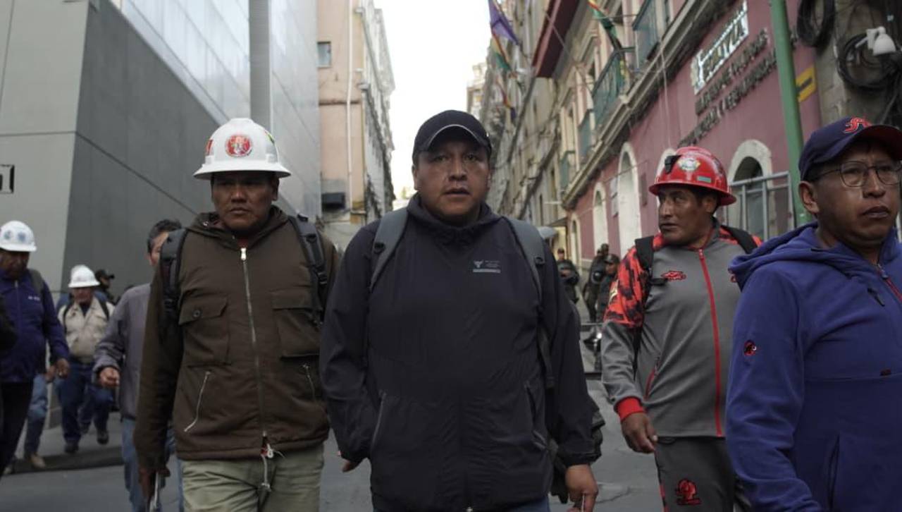 “Las bases han decidido no tener Navidad”, COB determina continuar con medidas de presión en rechazo al DS 5503