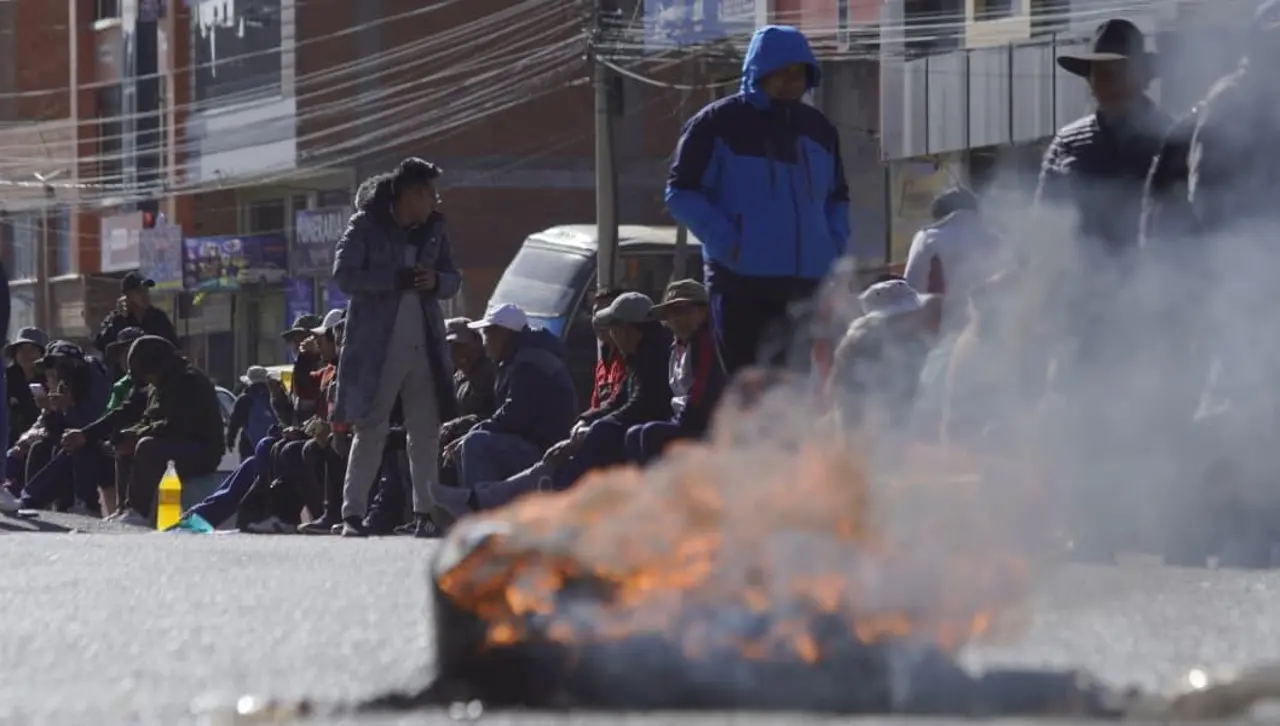 ABC reporta 36 bloqueos en carreteras de Bolivia este jueves por la tarde