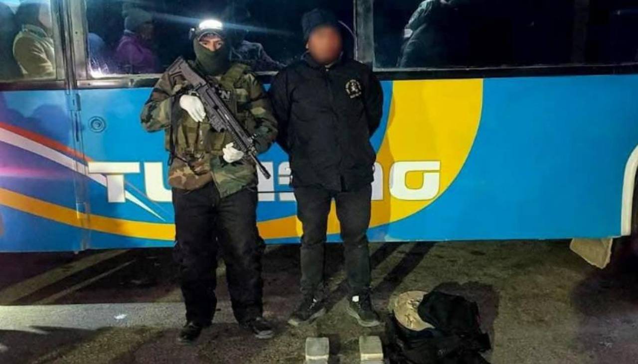 Secuestran más de 10 kilos de droga en un bus en la frontera con Chile; un pasajero fue aprehendido