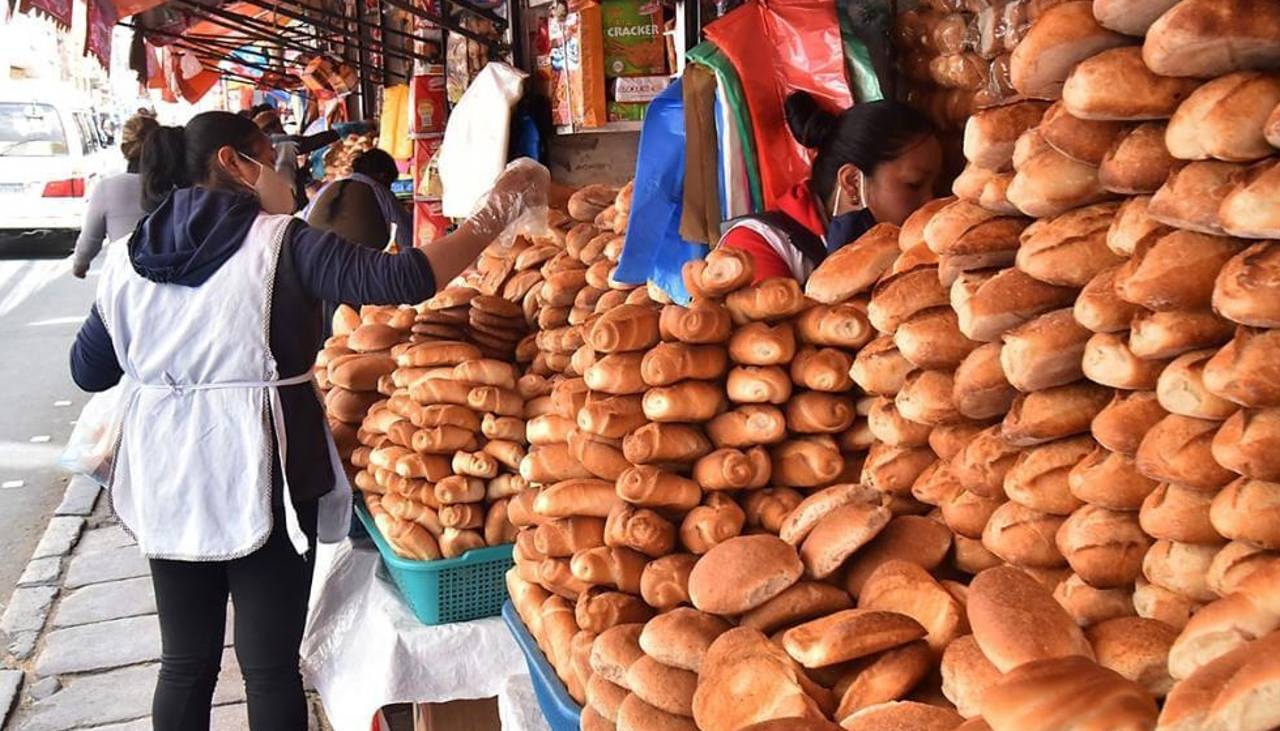 La marraqueta vuelve a los mercados de La Paz tras el paro de los panificadores, que se mantienen en emergencia