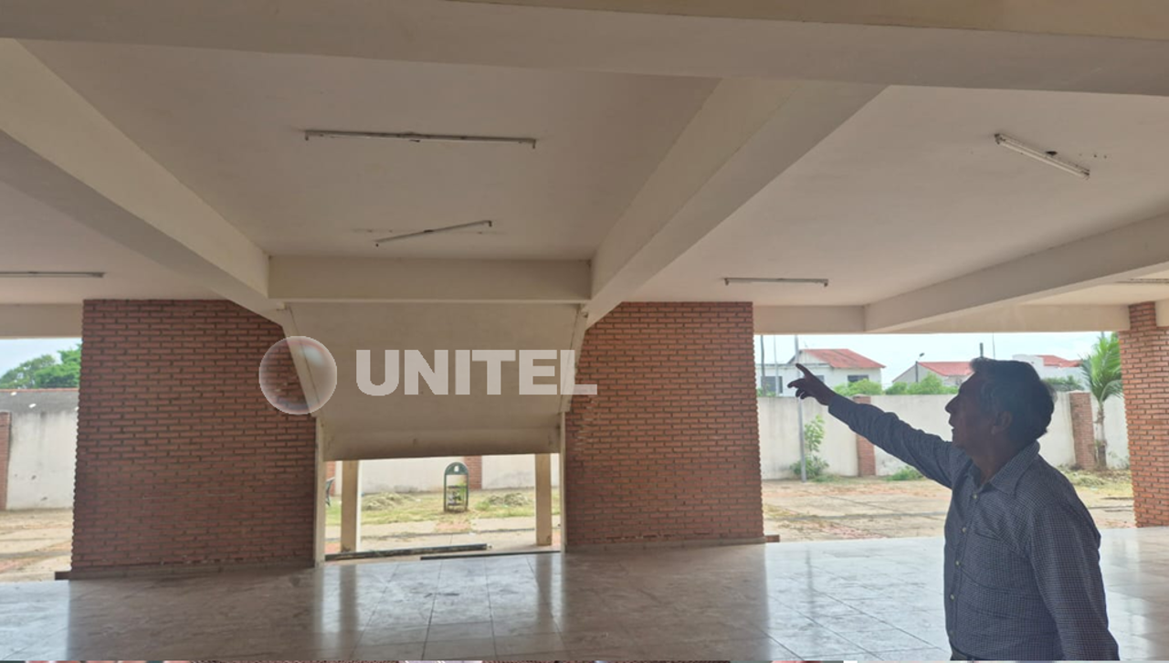 Constructores paralizan refacciones en colegios por deuda de la Alcaldía cruceña de Bs 150 millones