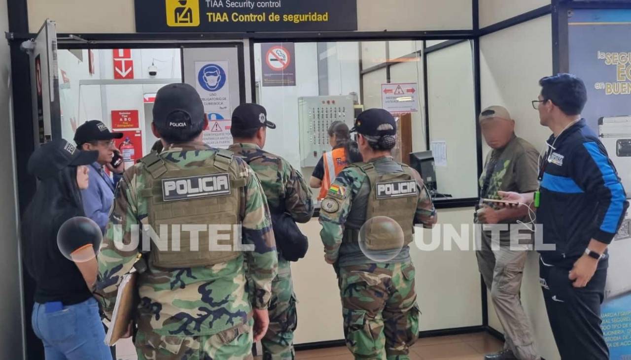 Intervienen oficinas en el aeropuerto de Cochabamba tras detección de droga en un vuelo que hizo escala en Viru Viru