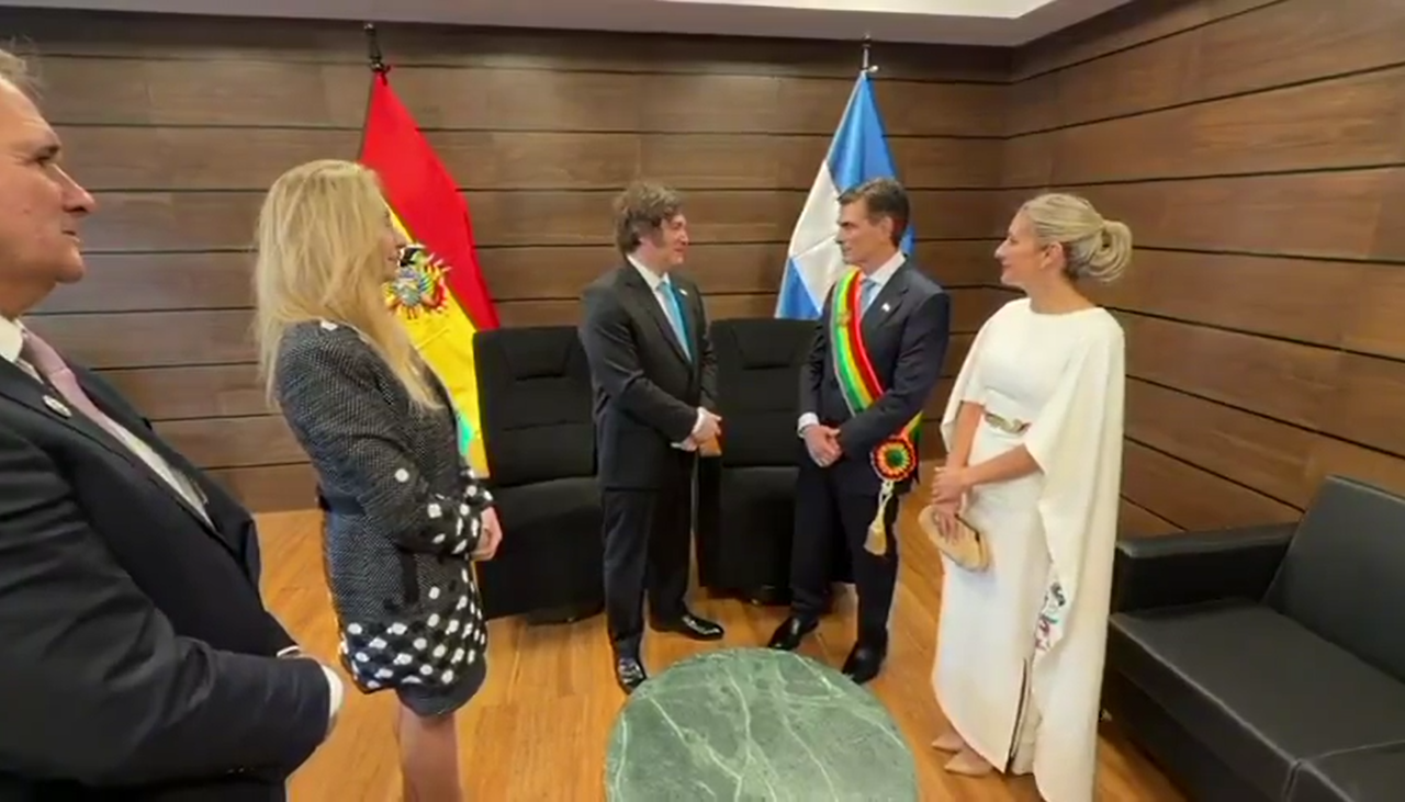 Estos son los regalos que intercambiaron Milei y Rodrigo durante su encuentro