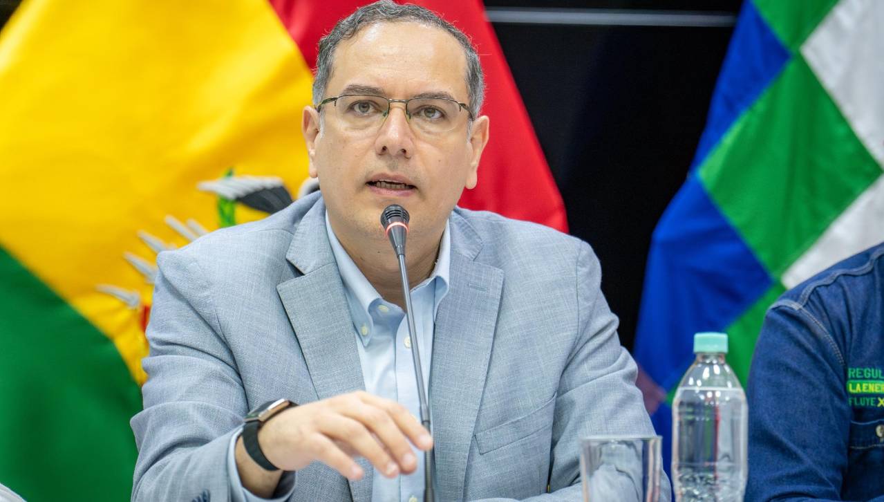 Presidente de YPFB pide reflexión a chóferes ante el paro anunciado para este miércoles