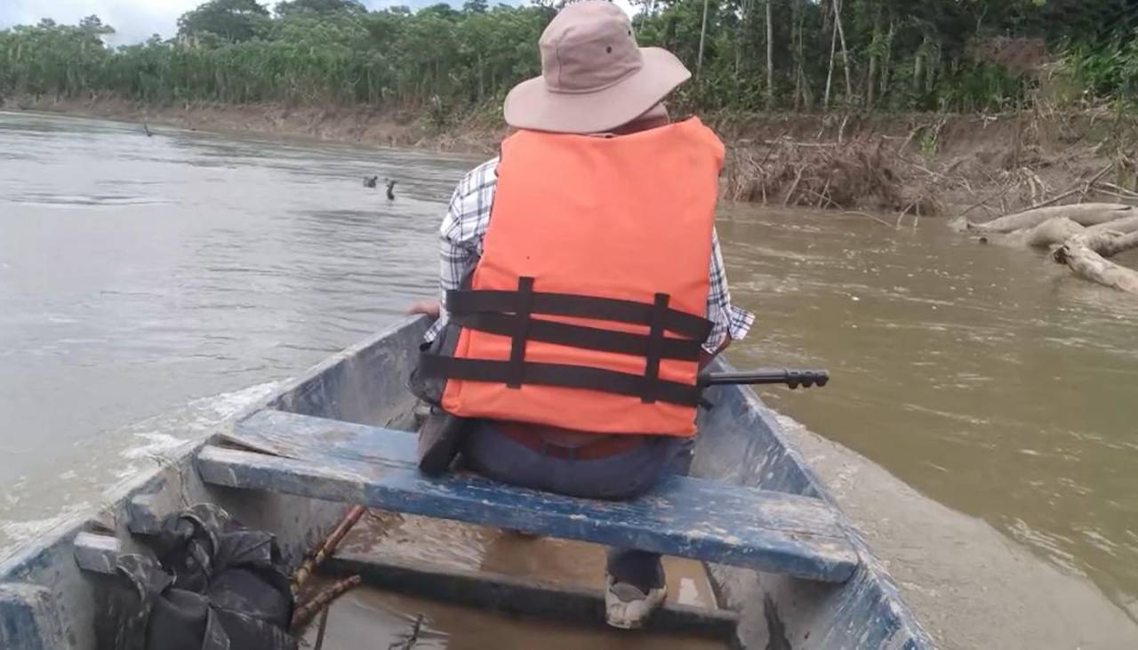 Niño que cayó al río aún no fue localizado, creen que fue arrastrado lejos del lugar donde hallaron sin vida a su padre